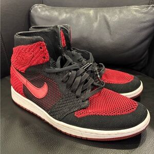 Jordan 1 Retro High Flyknit Bred
